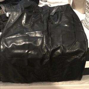 Lulu's Black Midi Pencil Skirt for Cocktail